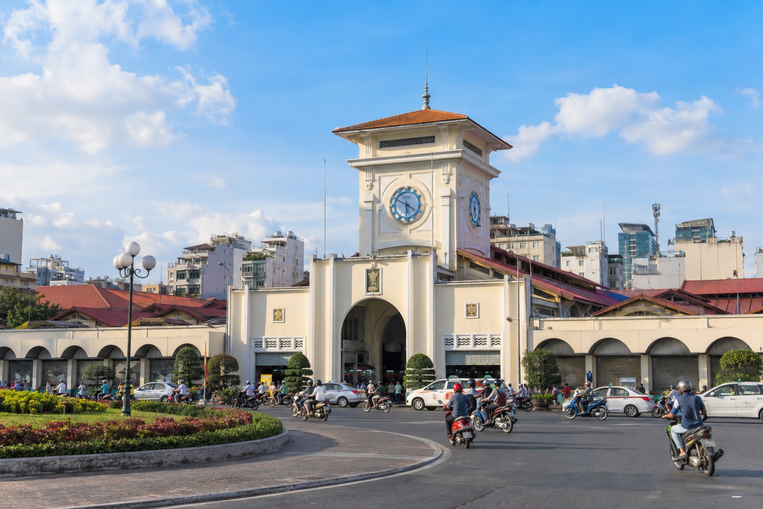 Targ Bến Thành nocą